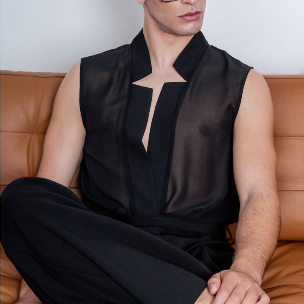 Orttu Black Sleeveless Cardigan